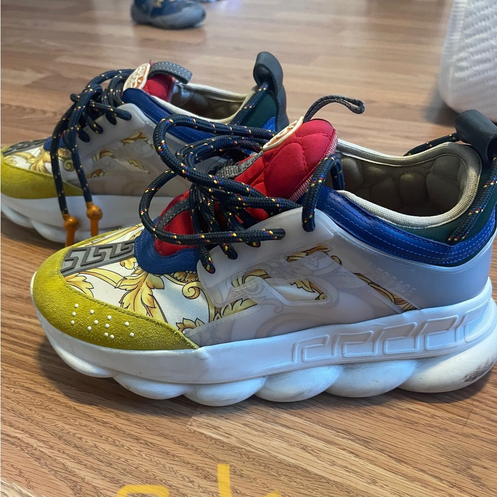 Versace 40, in US 7.5